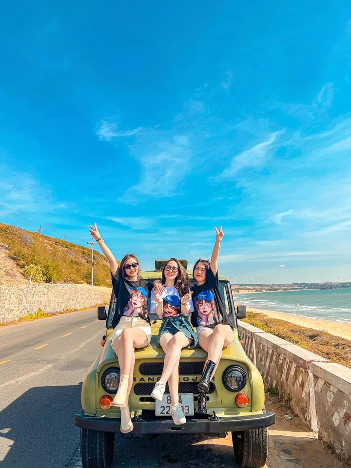 Bãi biển Hòn Rơm Mũi Né xanh ngắt nhìn từ trên cao