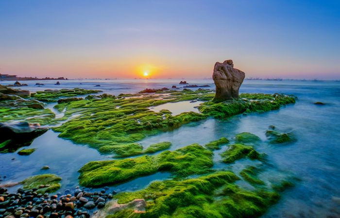 Bãi biển xanh ngắt tại Mũi Né - hình ảnh Bình Thuận tuyệt đẹp