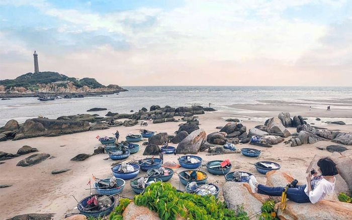 Bãi đá với hình thù độc đáo tạo nên vẻ đẹp riêng của Mũi Kê Gà