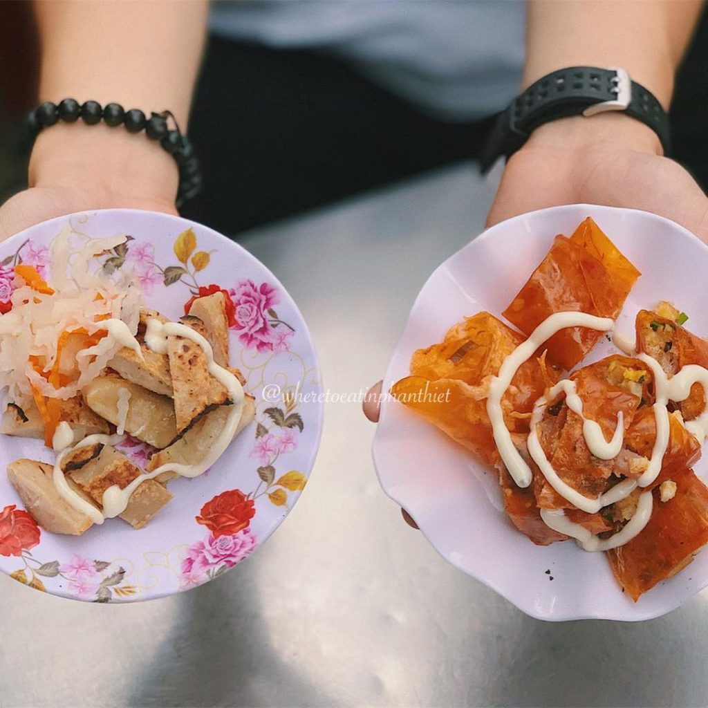 Bánh tráng cuốn dẻo nhân mắm ruốc và tóp mỡ - món ăn vặt hấp dẫn ở Phan Thiết