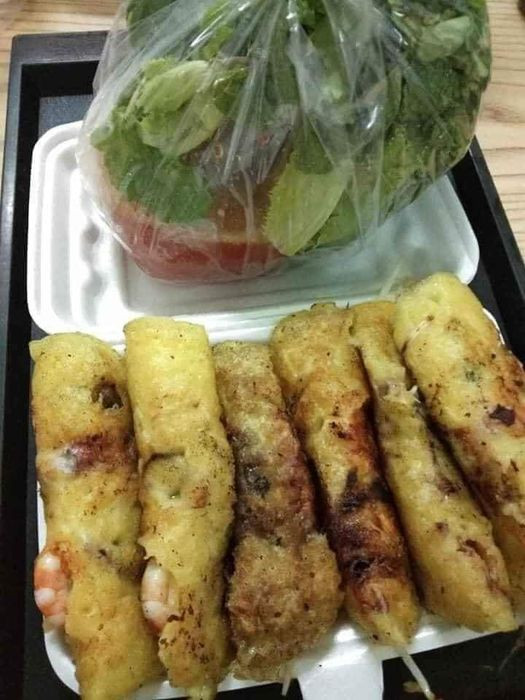 Bánh xèo nóng hổi kiểu Đại Lộc tại quán Cô Huệ Phan Thiết