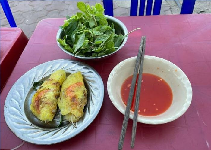 Bánh xèo vàng giòn tại quán 77 Tôn Đức Thắng ở Phan Thiết