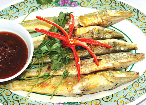 Cá đục nướng than hồng thơm lừng, món ngon đặc trưng của Phan Thiết