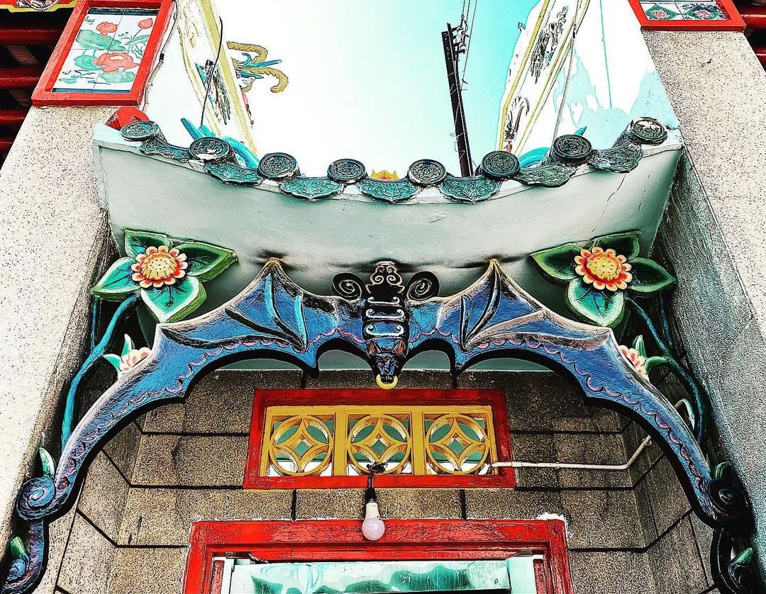 Cấu trúc kèo cột và hoa văn trang trí bên trong Chùa Ông Phan Thiết