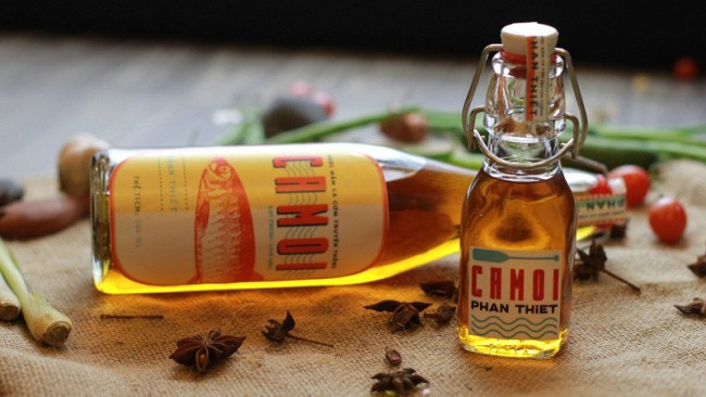 Chai nước mắm Phan Thiết truyền thống làm từ cá cơm