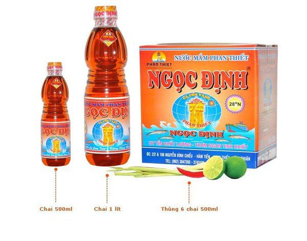 Chai nước mắm Phan Thiết truyền thống màu cánh gián