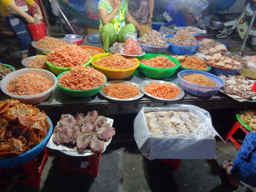 Chọn mua hải sản tươi sống làm quà khi du lịch Cổ Thạch