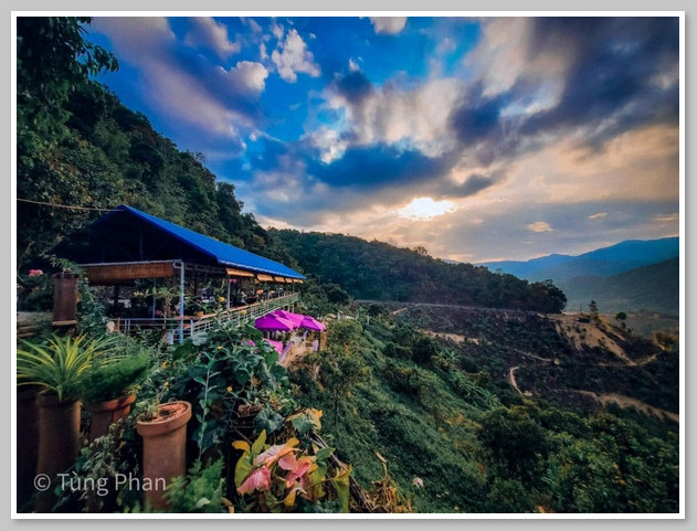 Cung đường đèo Đa Mi hùng vĩ nhìn từ trên cao ở huyện Hàm Thuận Bắc