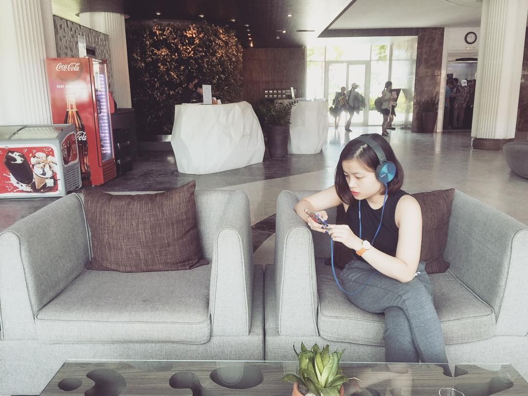 Du khách tận hưởng không gian nghỉ dưỡng tại Mường Thanh Mũi Né