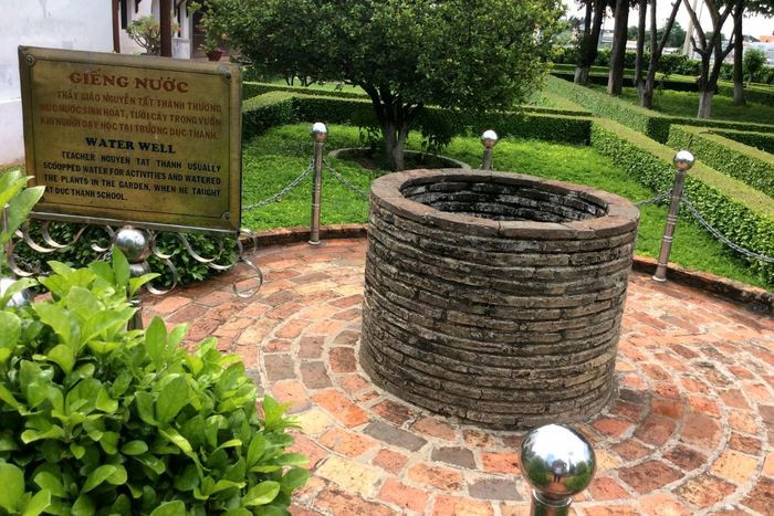 Giếng nước cổ xưa trong khuôn viên Trường Dục Thanh Phan Thiết