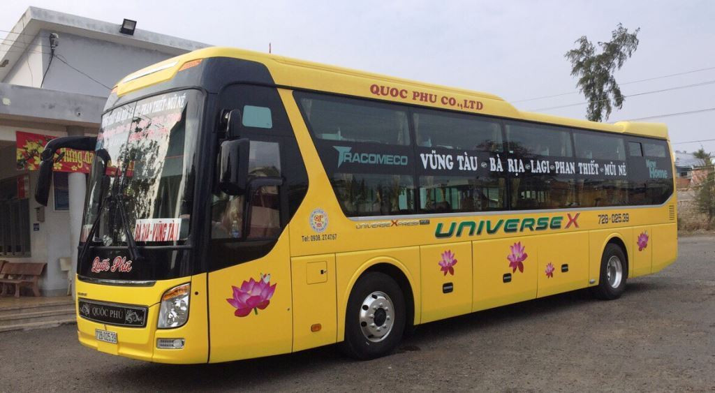 Hình ảnh xe khách đang chạy trên tuyến đường Vũng Tàu đi Mũi Né