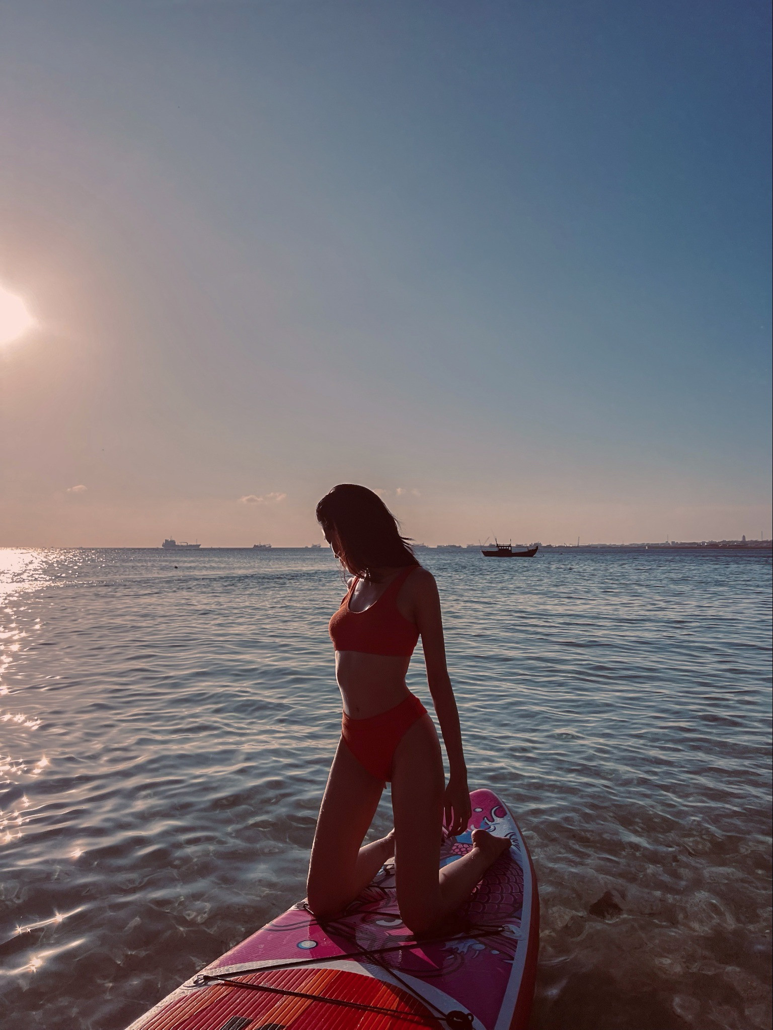 Hoạt động chèo SUP ngắm cảnh biển đảo Phú Quý