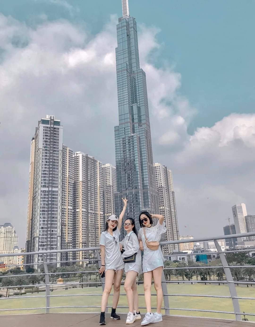 Khách sạn Violet Hotel ở khu Bùi Viện Sài Gòn