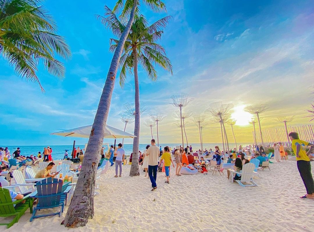 Không gian mở thoáng đãng hướng biển tại beach bar Hanna Beach Mũi Né