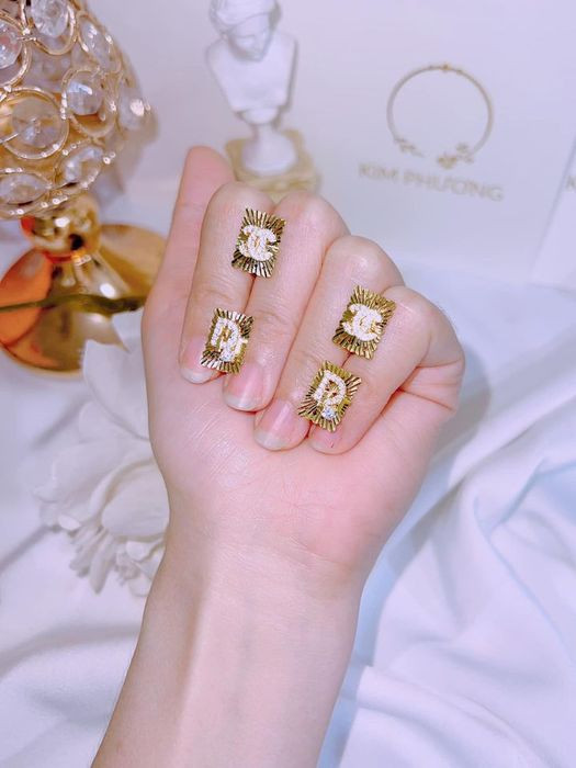 Không gian mua sắm trang sức tại tiệm vàng Kim Phương ở LaGi