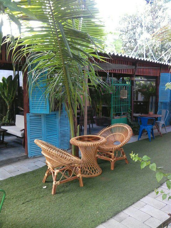 Không gian sân vườn tại Cafe Lubu gần homestay