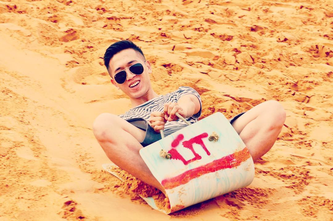 Khung cảnh đồi cát bay Mũi Né huyền ảo nhìn từ trên cao