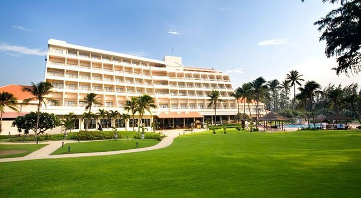 Kiến trúc và khuôn viên xanh mát của tòa nhà chính khu nghỉ dưỡng Ocean Dunes