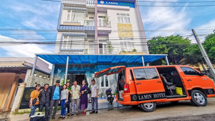 Mặt tiền Khách sạn La Min tại trung tâm Đảo Phú Quý