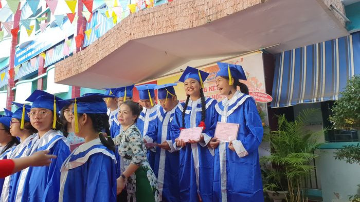 Một góc khuôn viên xanh mát của Trường Phan Chu Trinh