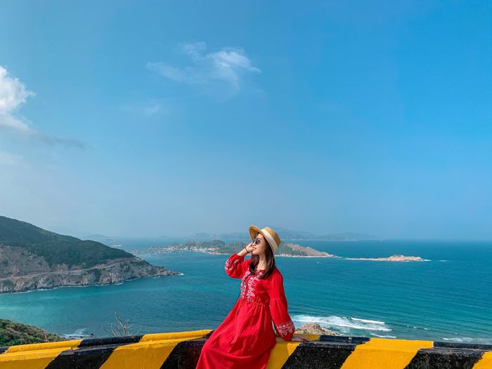 Ngắm cảnh và trải nghiệm tàu đáy kính tại Vịnh Vĩnh Hy