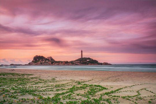 Ngọn hải đăng cổ kính tại mũi Kê Gà