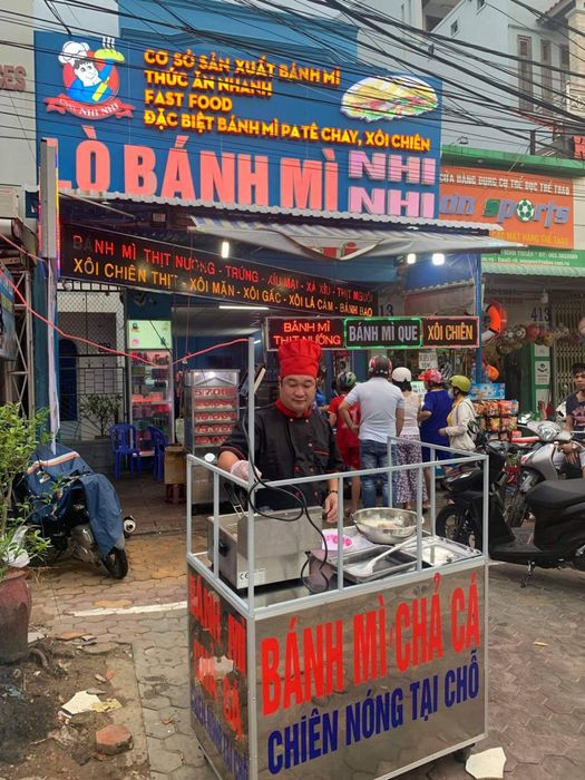 Quán Bánh Mì Nhi Nhi tấp nập khách ghé thăm