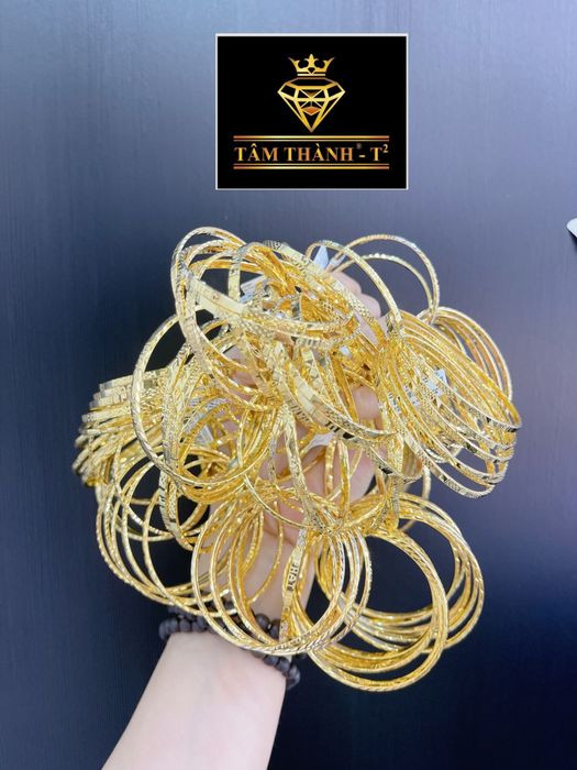 Thiết kế dây chuyền tinh xảo tại tiệm vàng Kim Cúc Bình Thuận