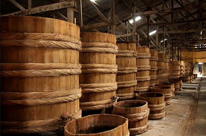 Thùng gỗ ủ nước mắm truyền thống tại Phan Thiết