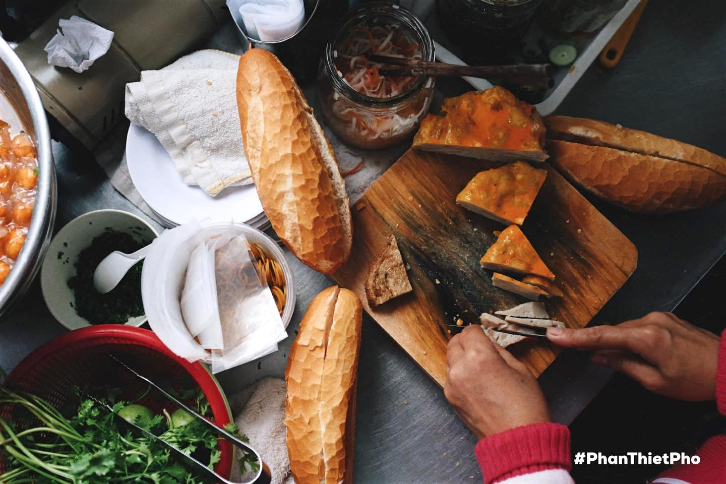 Tô bánh canh chả cá hấp dẫn tại Quán bánh canh Xíu Phan Thiết