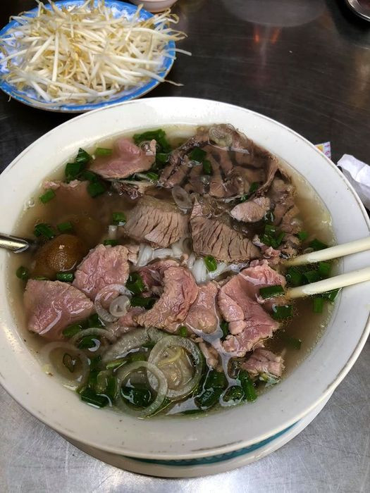Tô phở bò đầy đặn và hấp dẫn tại Phở 39 Phan Thiết