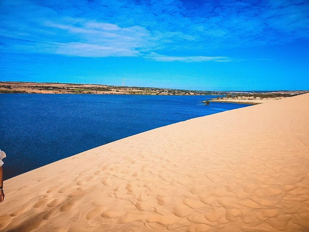 Toàn cảnh Bàu Sen Mũi Né nhìn từ trên cao