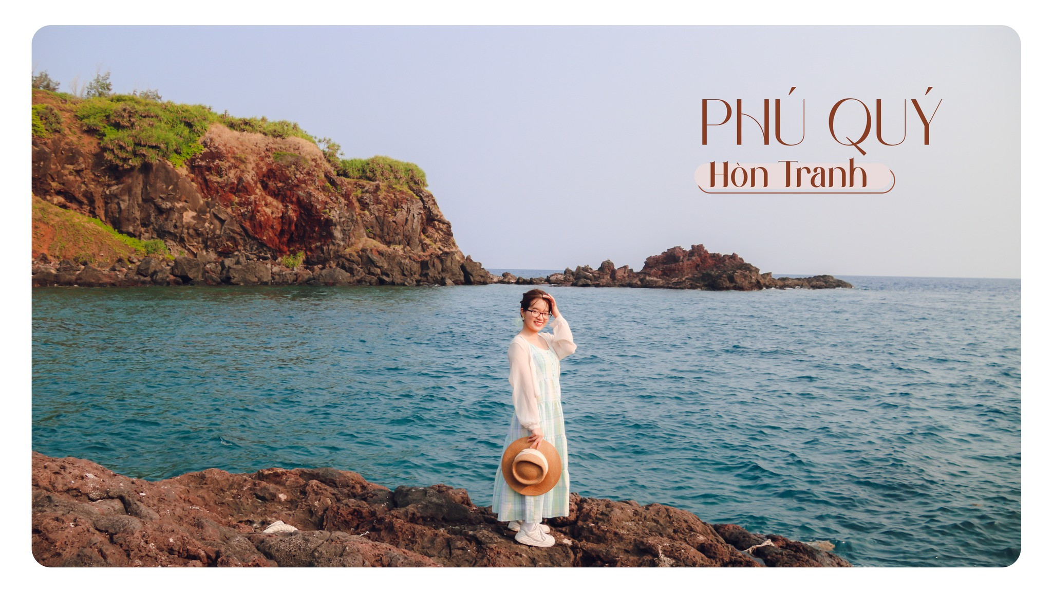 Toàn cảnh Hòn Tranh với vách đá dựng đứng và biển xanh ngọc