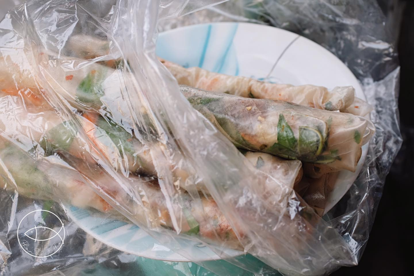 Trải nghiệm ẩm thực Phan Thiết với bánh tráng nướng và trứng lộn