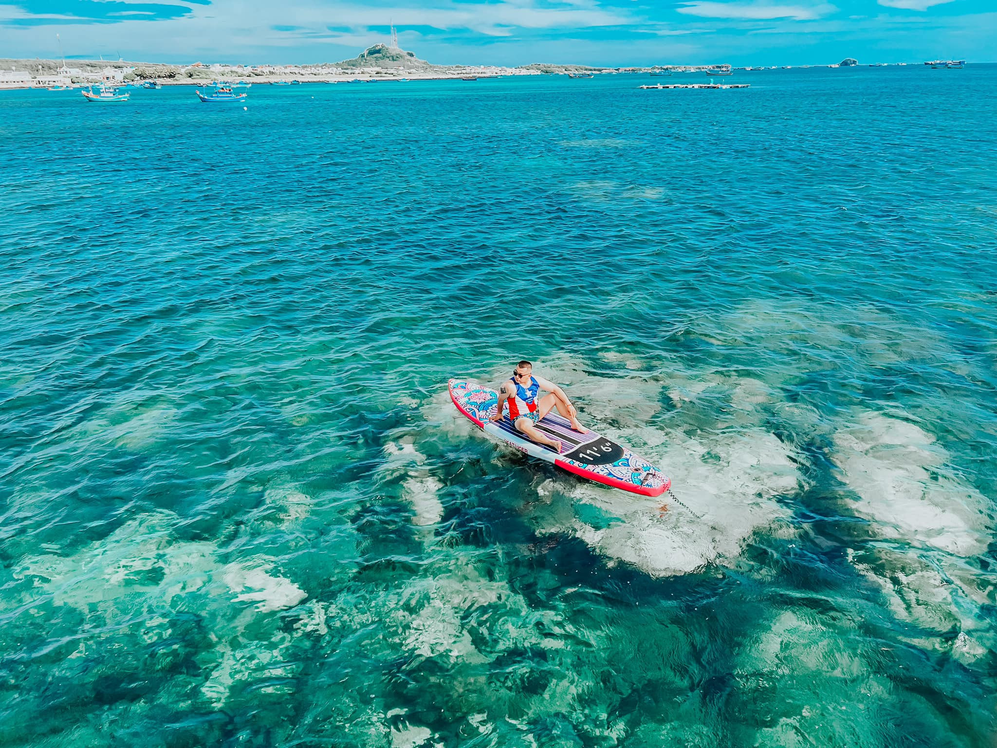 Vẻ đẹp hoang sơ và cuốn hút của đảo Phú Quý nhìn từ trên cao