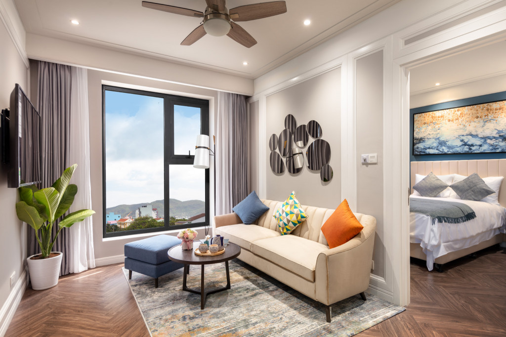 Altara Residences Quy Nhơn với kiến trúc hiện đại nhìn từ đường phố.