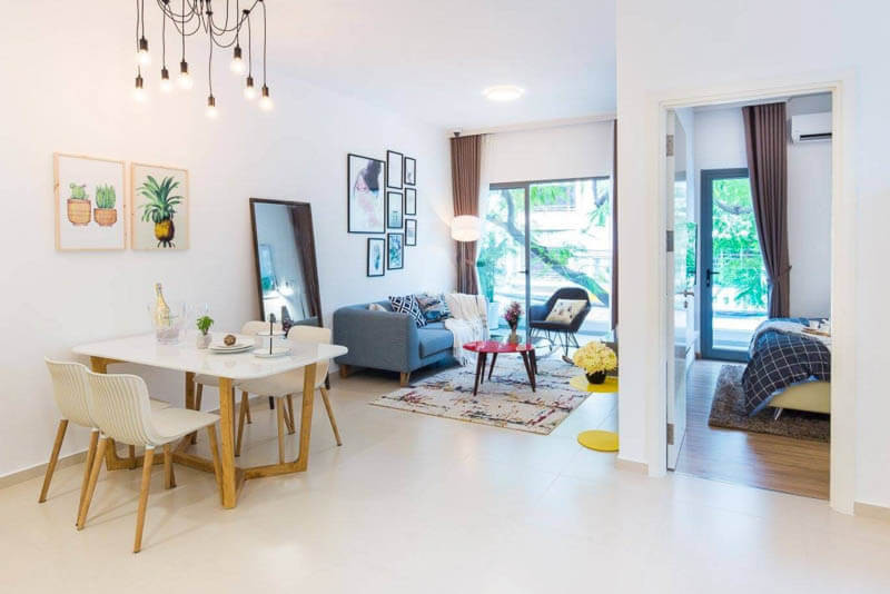 Không gian phòng khách rộng rãi, thoáng đãng tại Hausneo