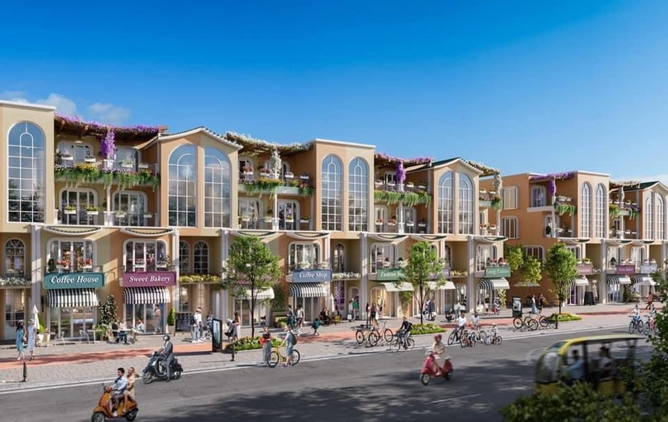 Khu vực hồ bơi và cảnh quan xanh mát tại ParaSol - KN Paradise