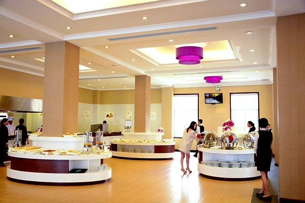 Khu vực nhà hàng sang trọng của khách sạn Hai Bà Trưng BMT phục vụ ẩm thực