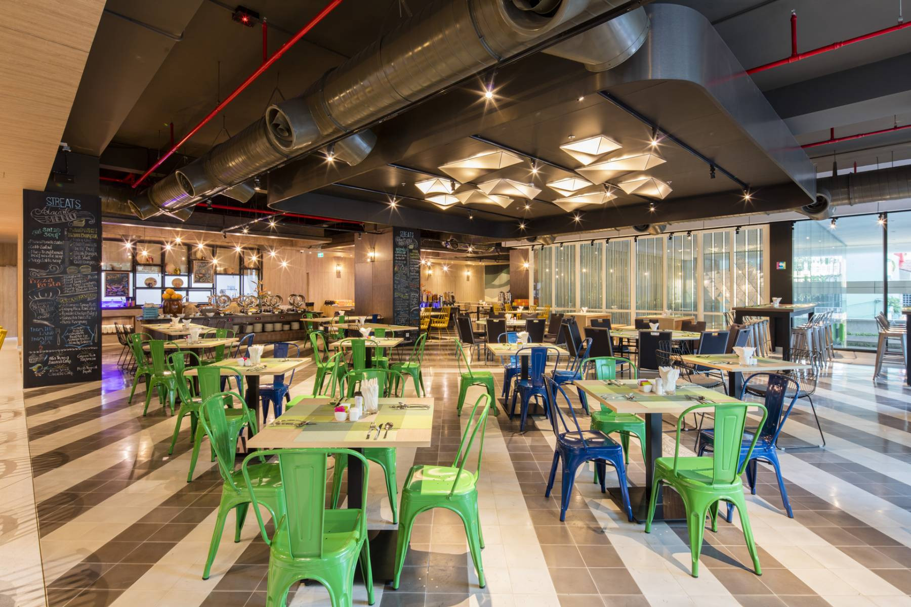 Nhà hàng với không gian ẩm thực đa dạng tại khách sạn ibis Styles Nha Trang