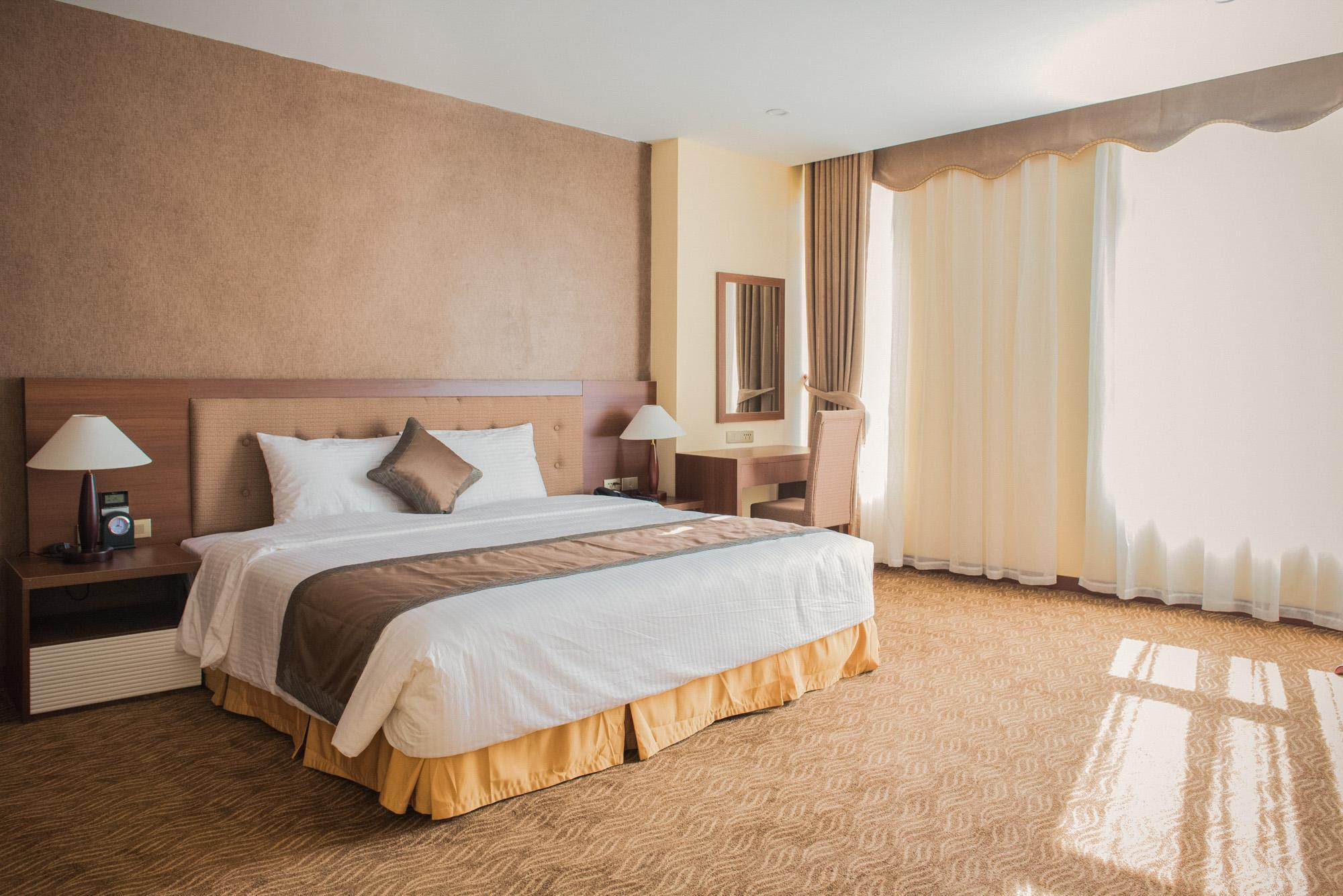 Nội thất phòng ngủ hiện đại và tiện nghi tại Khách sạn Mường Thanh Luxury Mộc Châu