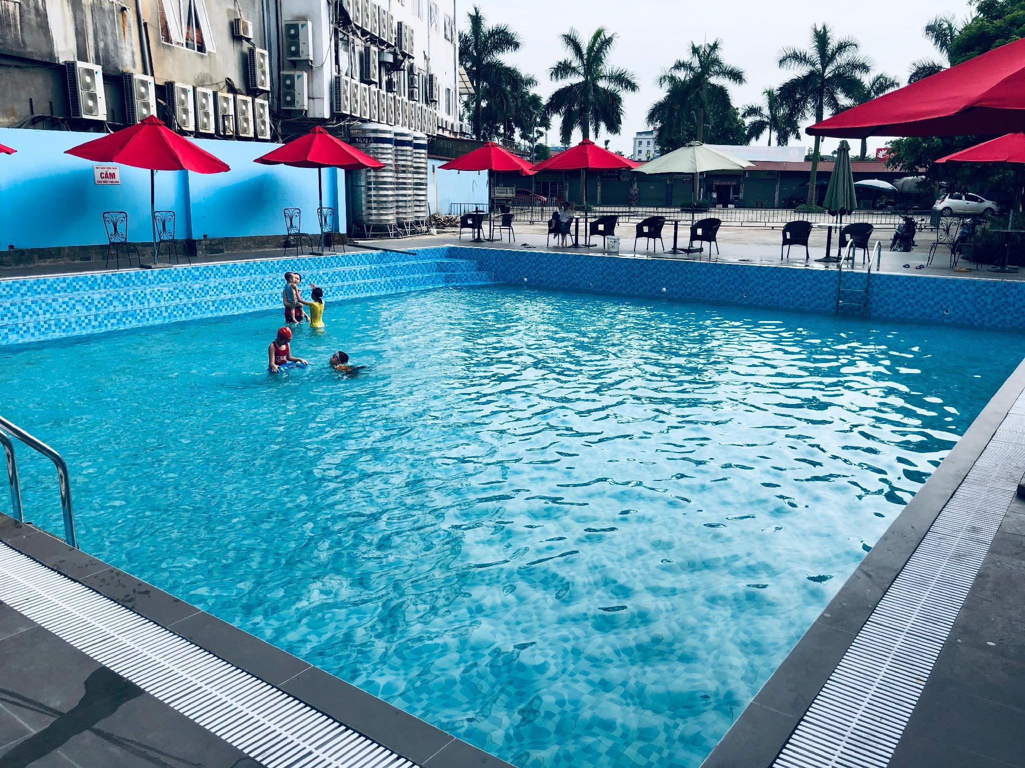 Bể bơi nội khu hiện đại của Khách sạn May Plaza (Đông Á Plaza) Thái Nguyên