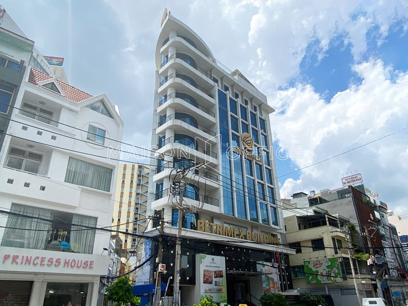 Hình ảnh mặt tiền của tòa nhà văn phòng Betrimex Building hiện đại
