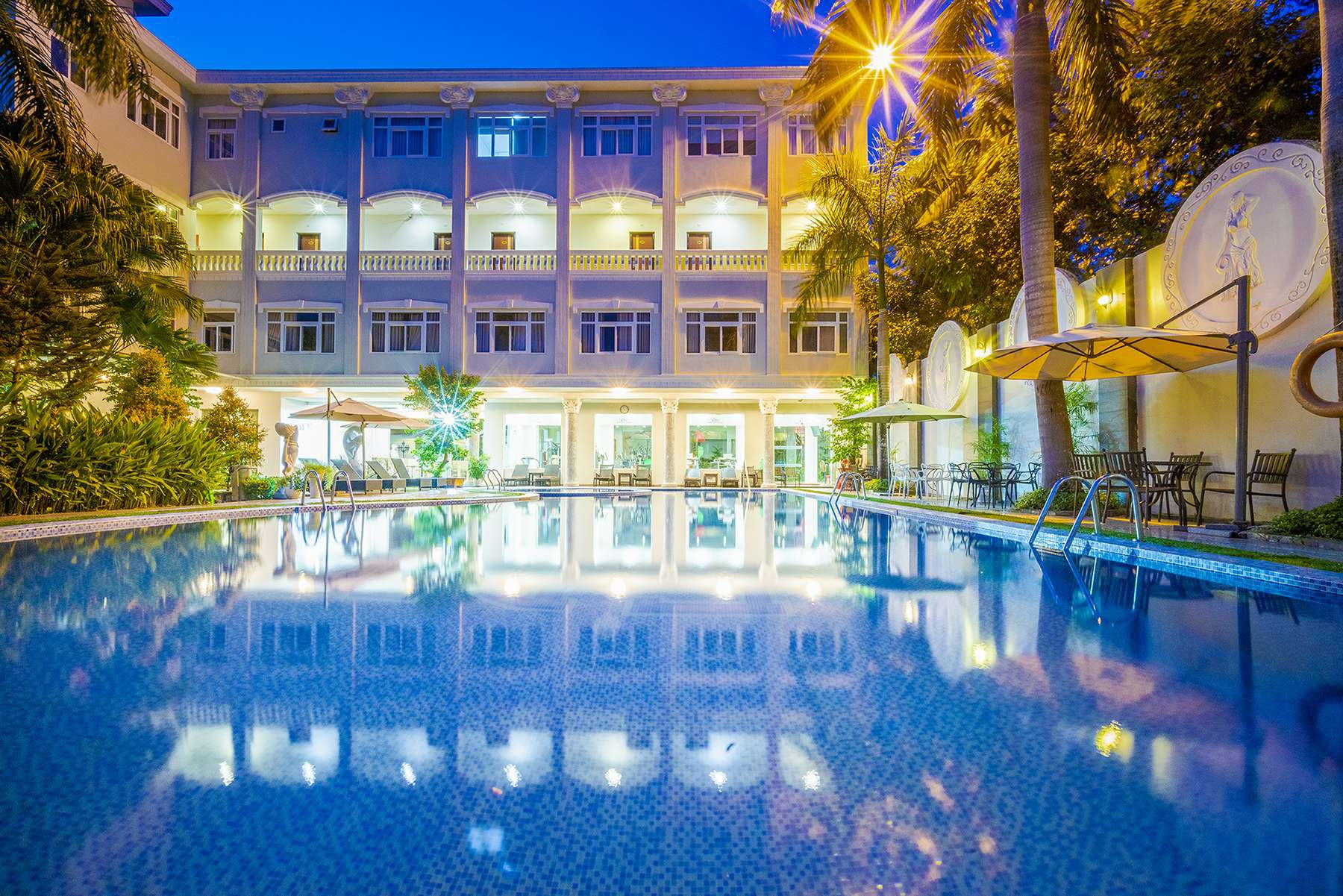 Hồ bơi tại Khách sạn Eden Plaza Đà Nẵng