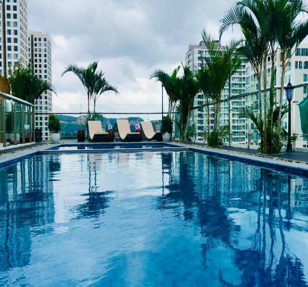 Hồ bơi vô cực tại Khách sạn Hạ Long New Centre