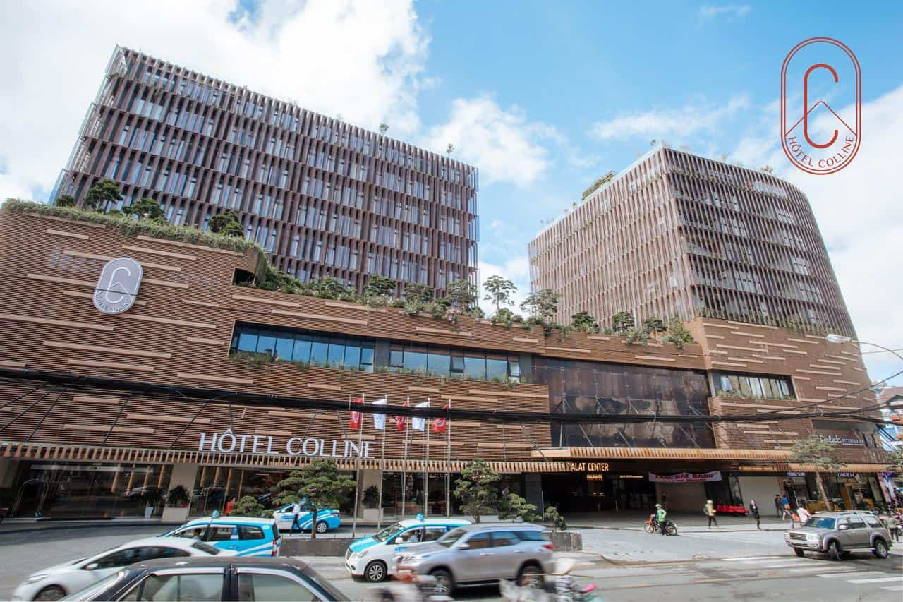 Khách sạn Hotel Colline Đà Lạt nhìn từ xa với kiến trúc Pháp cổ điển