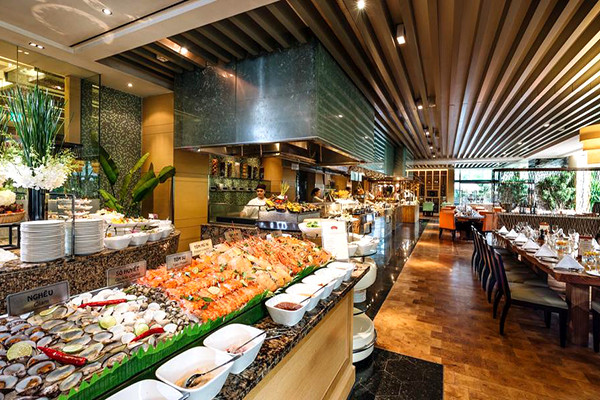 Không gian ẩm thực tinh tế với đa dạng món ăn tại Khách sạn InterContinental Saigon