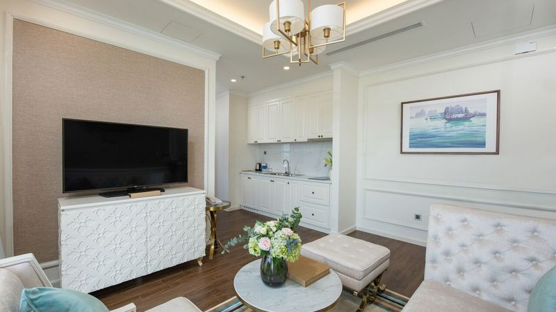 Không gian phòng khách tiện nghi và đẳng cấp trong căn hộ Vinpearl Condotel Đà Nẵng