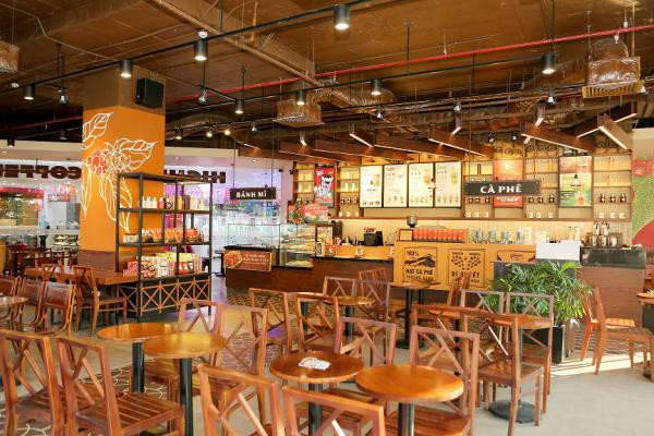 Không gian quán cafe sang trọng tại Nam Định Tower.