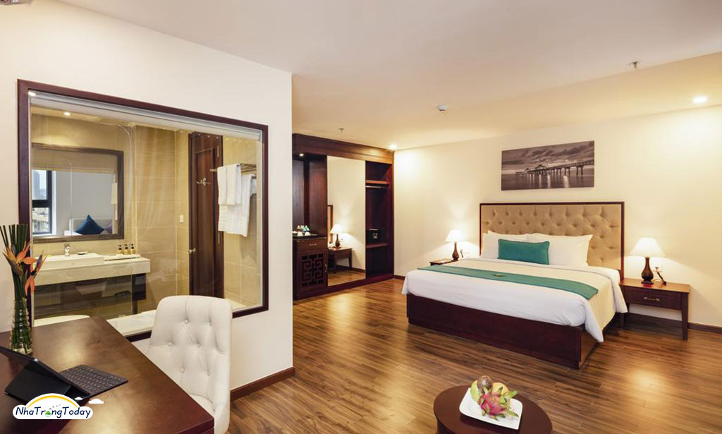 Không gian tổng thể một hạng phòng tại Khách sạn Florida Nha Trang